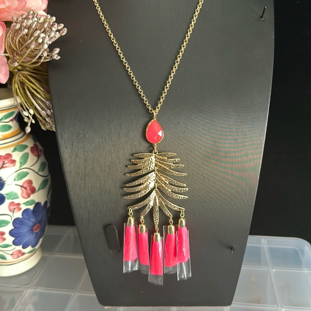 LONG FASHION STATEMENT NECKLACE - PINK TASSELS
